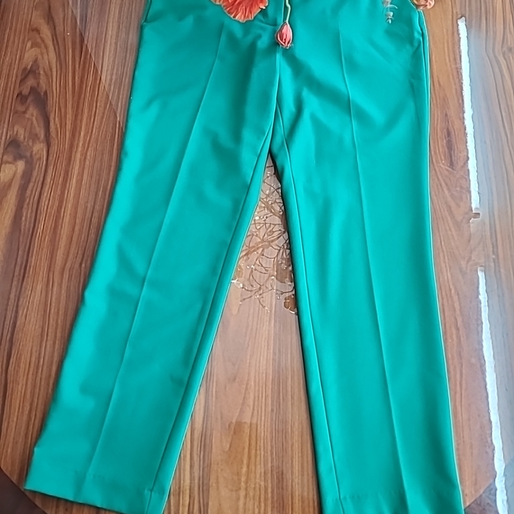 Chaus Women's Pants Size 6 Bright Green